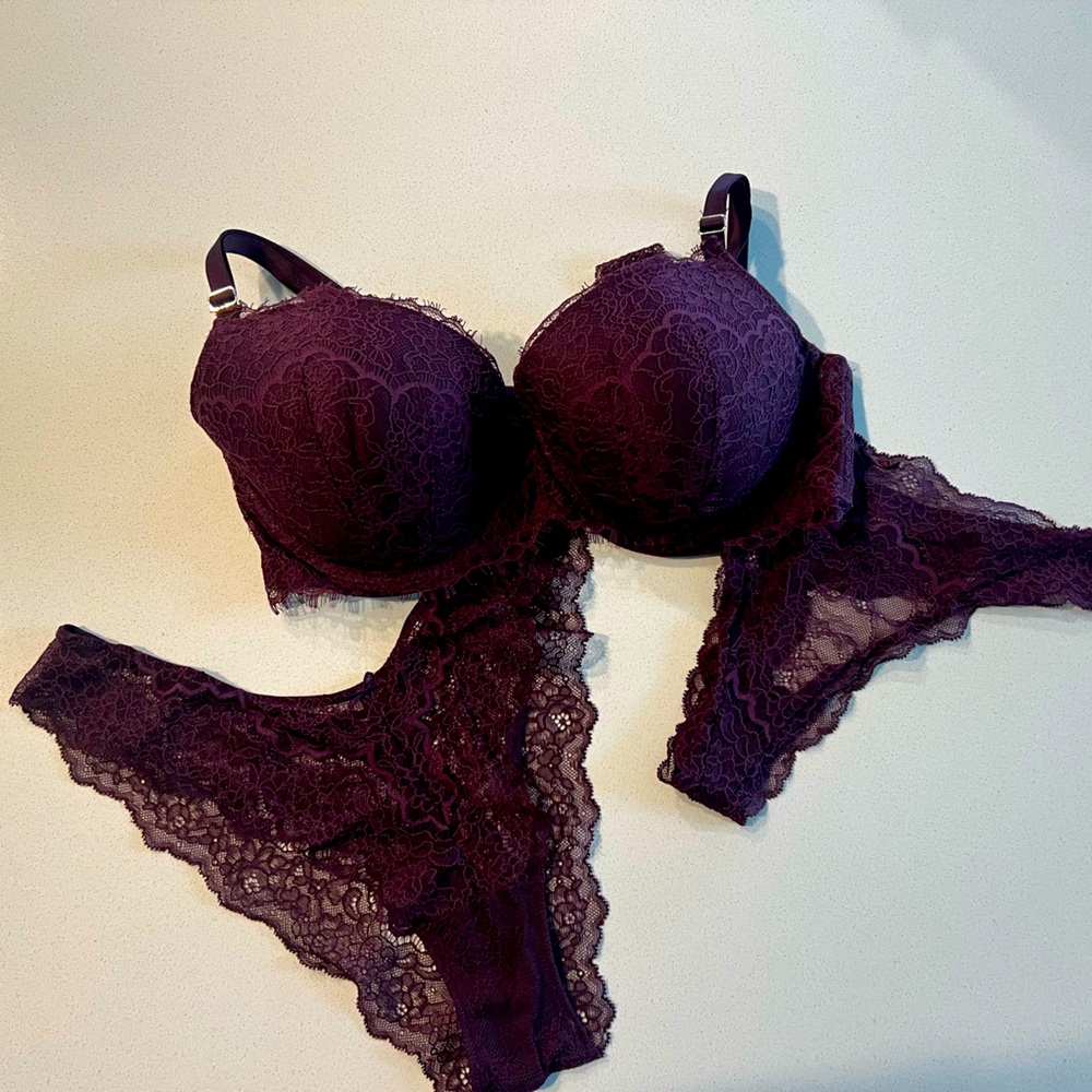 VS Burgandy lace 3 pc set 36D & Med